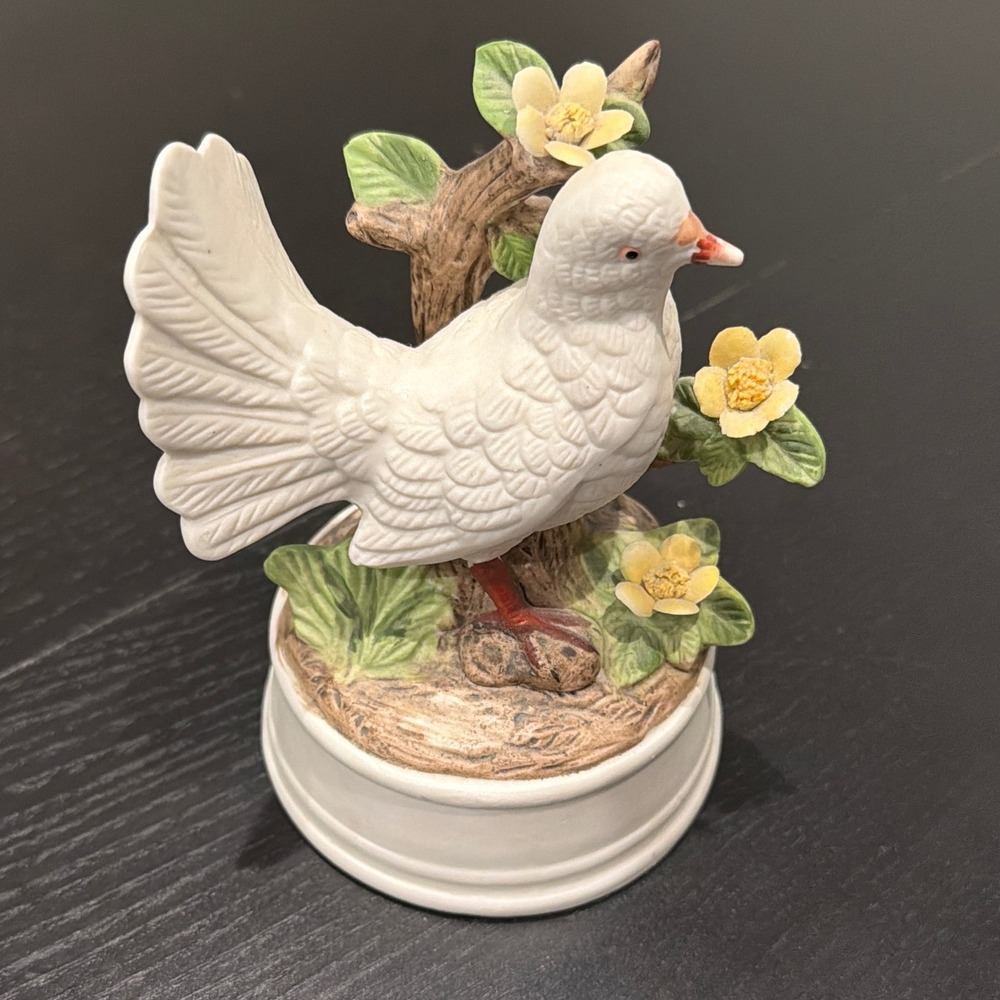 Vintage Porcelain White Dove Bird Music Box Figurine with Yellow Flowers Sankyo - Picture 1 of 4